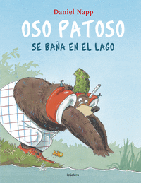 OSO PATOSO SE BA�A EN EL LAGO