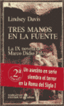 TRES MANOS EN LA FUENTE